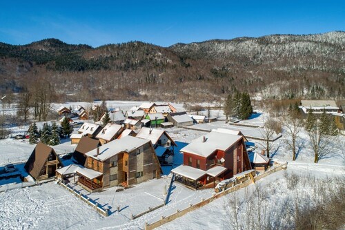 New mountain villa with pool, barbecue and outdoor activities