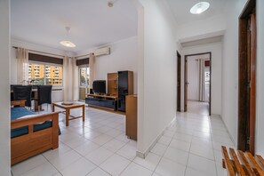 Interior - Apartment 'T2 Premium' with Shared Pool, Wi-Fi and Air Conditioning (Portimão)