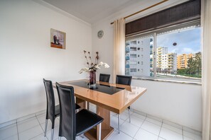 Dining - Apartment 'T2 Premium' with Shared Pool, Wi-Fi and Air Conditioning (Portimão)