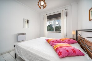 2 bedrooms, iron/ironing board, WiFi, bed sheets - Apartment 'T2 Standard' with Shared Pool, Wi-Fi and Air Conditioning (Portimão)