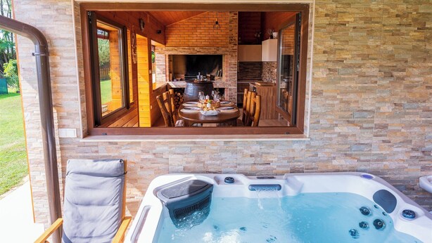 Outdoor dining - Wooden retreat with jacuzzi, sauna and nature views. (Cvetković Brdo)