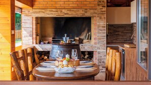 Dining - Wooden retreat with jacuzzi, sauna and nature views. (Cvetković Brdo)