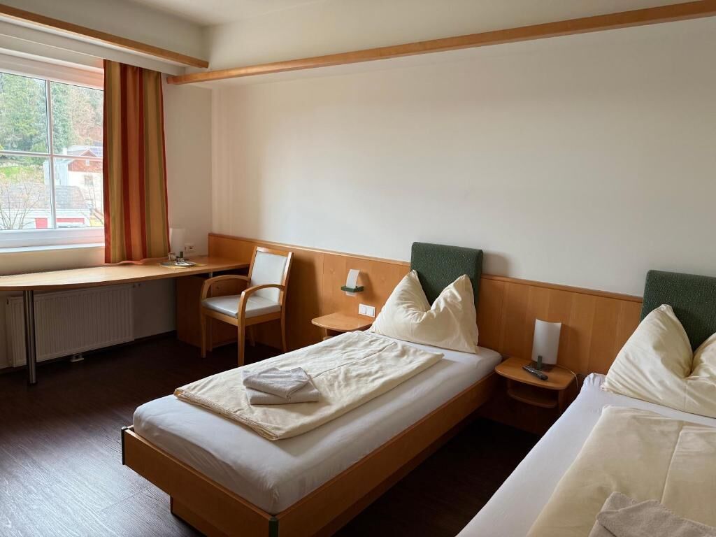 Skrivebord, arbejdsområde til bærbare computere, gratis Wi-Fi