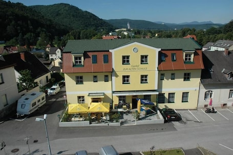 Exterior. Hotel Zur Alten Schule
