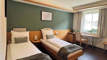 Double Room, Mountain View | Desk, laptop workspace, soundproofing, free WiFi