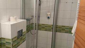 Bruser, hårtørrer, håndklæder, Sæbe