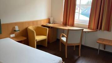 Single Room, Garden View | Desk, laptop workspace, soundproofing, free WiFi