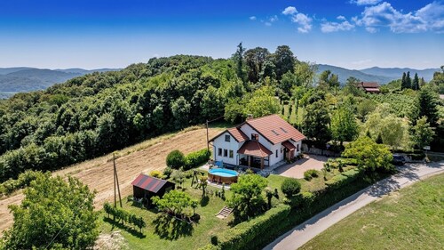 Hilltop house with a pool, sauna, and panoramic views of the region.