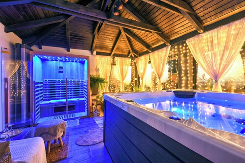 Romantic home with jacuzzi and pool on the hills of Varaždin Breg.