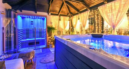 Romantic home with jacuzzi and pool on the hills of VaraĆŸdin Breg.