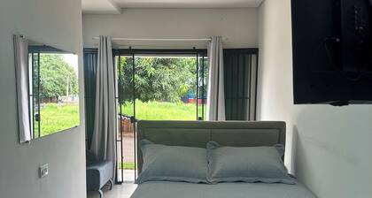 Studio apartment with private entrance near the shopping mall.