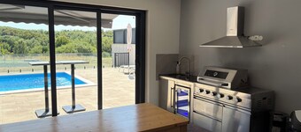 Modern villa with pool, jacuzzi, and sauna for family relaxation in Bilogora.