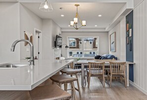 Dining - The Haven - 3 Bed Townhouse - Garage Parking (Canmore)