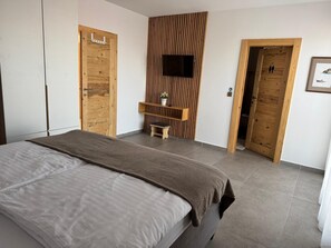 3 bedrooms, Internet