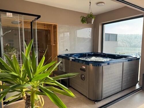 Modern villa with pool, jacuzzi, and sauna in Bilogora for family relaxation.