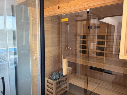 Modern villa with pool, jacuzzi, and sauna in Bilogora for relaxing getaway.