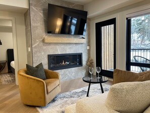 TV, fireplace - Alpine Ascent - Pool, Hot Tub & Fitness - Parking (Canmore)