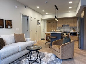 TV, fireplace - Alpine Ascent - Pool, Hot Tub & Fitness - Parking (Canmore)