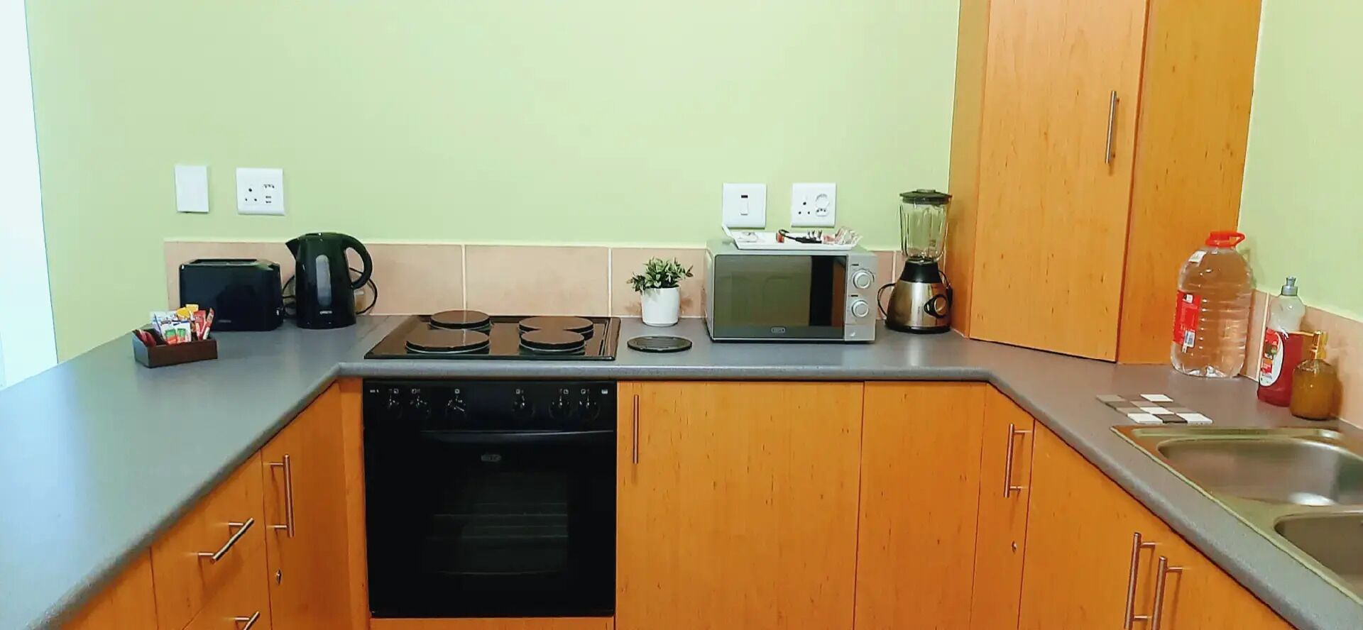 Micro-ondes, four, plaque de cuisson