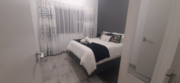 2 bedrooms, iron/ironing board, WiFi, bed sheets