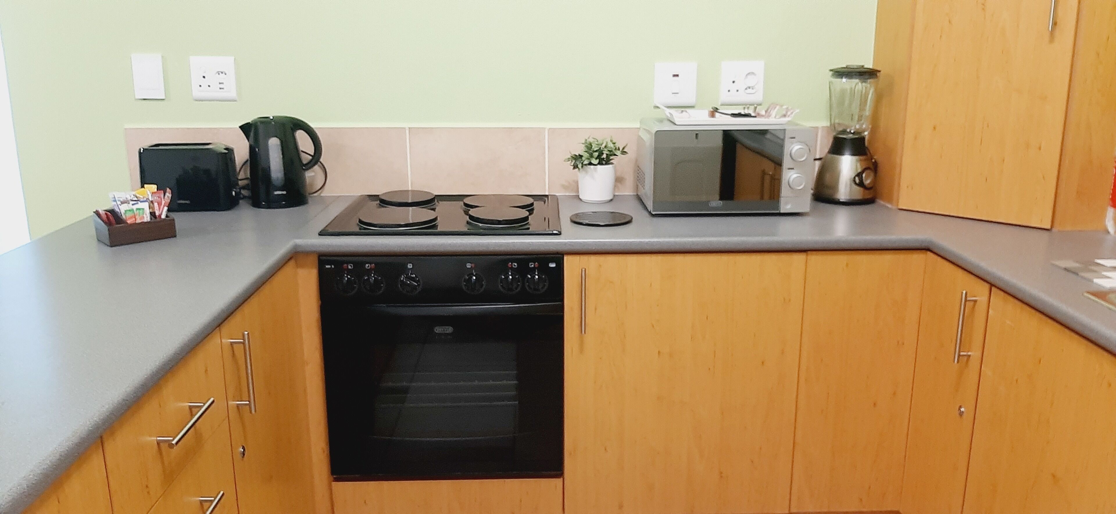 Micro-ondes, four, plaque de cuisson