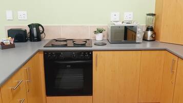 Micro-ondes, four, plaque de cuisson