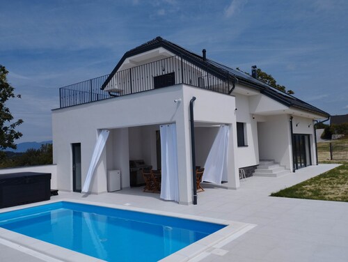 Elegant villa with pool, jacuzzi, and sauna in green Zagorje.