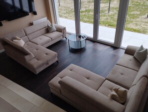 TV - Elegant villa with pool, jacuzzi, and sauna in green Zagorje. (Gornja Stubica)