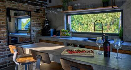 Modern home with jacuzzi and sauna near the Kupa River for relaxation.