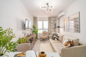 Living area - Tauron Arena - Parking, Balcony, AirCon - by Rentujemy (Kraków)