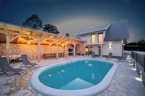 Pool - Villa with pool and spa in peaceful Lika nature for family and friends. (Plaški)