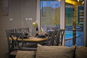 Dining - Villa with pool and spa in peaceful Lika nature for family and friends. (Plaški)