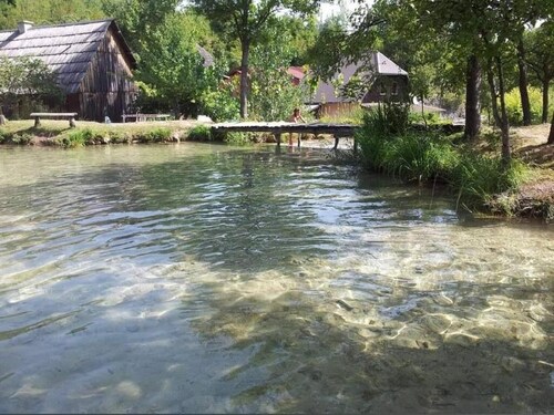 Comfortable apartment near Plitvice Lakes with terrace and garage.