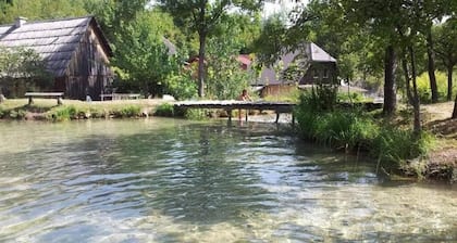 Comfortable apartment near Plitvice Lakes with terrace and garage.