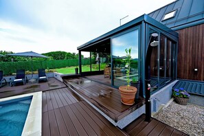 Terrace/patio - Forest home with pool, sauna, and jacuzzi in the heart of Gorski Kotar. (Ravna Gora)