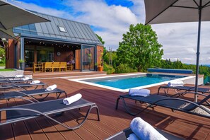 A heated pool - Forest home with pool, sauna, and jacuzzi in the heart of Gorski Kotar. (Ravna Gora)