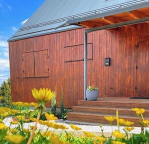 Exterior detail - Forest home with pool, sauna, and jacuzzi in the heart of Gorski Kotar. (Ravna Gora)