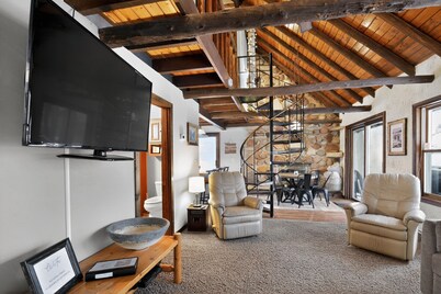 Pine  +  Peak  Cabin