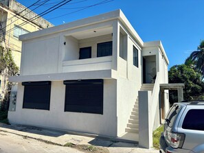 Exterior - Downtown Prime Apartment - Walk to Ferry (Belize City)
