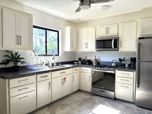 Downtown Prime Apartment - Walk to Ferry