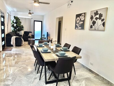 Downtown Prime Apartment - Walk to Ferry