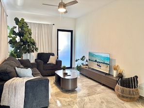 Apartamento superior, sacada | Área de estar