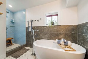 Shower, hair dryer, towels, shampoo - The Charles House • Garden Patio & Vinyl Lounge (Louisville)