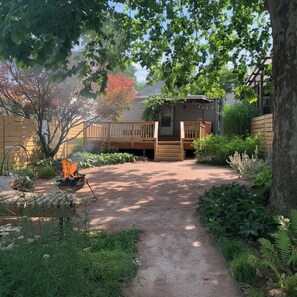 Terrace/patio - The Charles House • Garden Patio & Vinyl Lounge (Louisville)