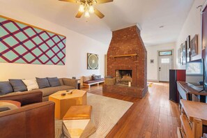 TV - Charming City Home | Patio | Fire Pit (Louisville)