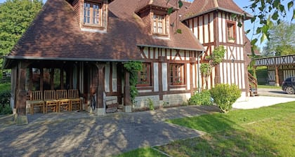 40mn from the Côte d'Albâtre, Normandy House of Character. Equestrian stopover gite.