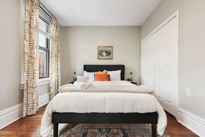5 slaapkamers, een strijkplank/strijkijzer, wifi, beddengoed