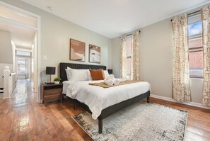 5 bedrooms, iron/ironing board, WiFi, bed sheets - Historic 5Bed Near DT, Butler St, Strip District (Pittsburgh)