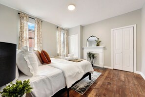 5 bedrooms, iron/ironing board, WiFi, bed sheets - Historic 5Bed Near DT, Butler St, Strip District (Pittsburgh)