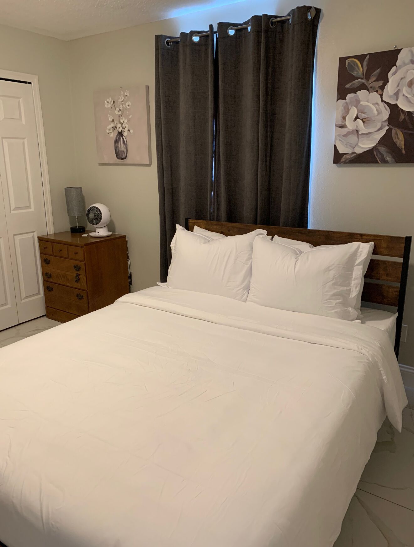 Silitysrauta/-lauta, Wi-Fi, vuodevaatteet